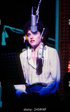 Gemma Craven (Sonia Walsk) spielt UNSER LIED im Shaftesbury Theatre, London WC2 01/10/1980 Buch: Neil Simon Texte: Carole Bayer Sager Musik: Marvin Hamlisch Bühnenbild: Douglas W Schmidt Kostüme: Ann Roth Beleuchtung: Tharon Musser Regie: David Taylor Stockfoto