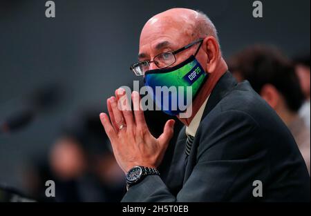 DELEGIERTER IN COP26 MASKE BETEN, 2021 Stockfoto