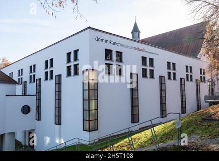 Rottweil, Deutschland. November 2021. Außenansicht des Dominikanischen Museums. Die Ausstellung '1250 Jahre Rottweil' ist vom 13. November bis 16. Januar 2022 im Dominikanermuseum zu besichtigen. Kredit: Silas Stein/dpa/Alamy Live Nachrichten Stockfoto