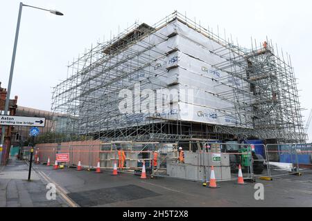 Birmingham UK - HS2-Bau- und Ermöglichung von Arbeiten am Bahnhof Curzon Street im Stadtzentrum von Birmingham im November 2021 Stockfoto