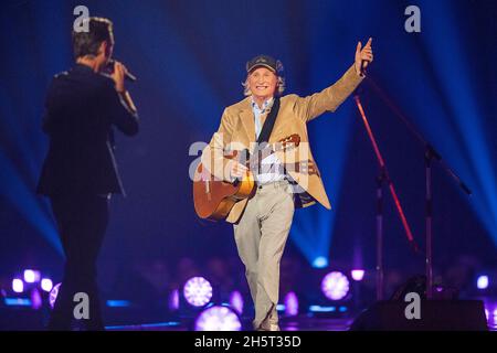 Dortmund, Deutschland. Oktober 2021. Otto WAALKES, Komiker, Sänger, Schauspieler, Gesang, Gesang, Konzert, SCHLAGERBOOOM 2021 - ALLES FUNKELT! ALLES GLITZERT! Am 23. Oktober 2021 in Dortmund Credit: dpa/Alamy Live News Stockfoto