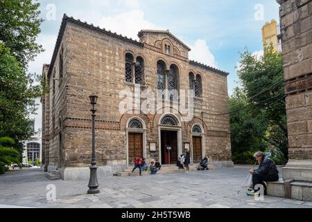 Athen, Griechenland. November 2021. Außenansicht der Sotera Lykodemos - Kirche der Heiligen Dreifaltigkeit im Stadtzentrum Stockfoto