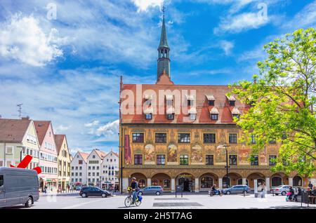 Ulm, Baden-Württemberg, Deutschland: Das alte, historische, mittelalterliche Rathaus mit seiner Fassade, die überall mit Fresken geschmückt ist. Stockfoto