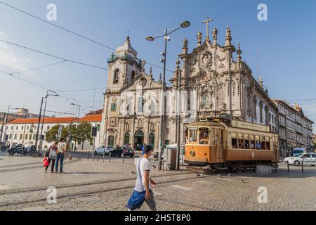 PORTO, PORTUGAL - 16. OKTOBER 2017: Carmo Kirche in Porto, Portugal. Stockfoto