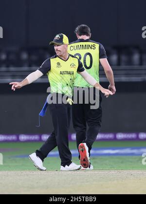 Dubaii, VAE, 11, Nov 2021: ICC T20 2. Halbfinale: Pakistan gegen Australien: David Warner von Australien in Aktion während der 2. Halbzeit im Dubai-Stadion am Donnerstag. Bildnachweis: Seshadri SUKUMAR Kredit: Seshadri SUKUMAR/Alamy Live Nachrichten Kredit: Seshadri SUKUMAR/Alamy Live Nachrichten Stockfoto