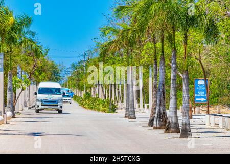 Playa del Carmen Mexiko 28. Mai 2021 Eintritt zum tropischen mexikanischen Strand und Cenote Punta Esmeralda in Playa del Carmen Mexiko. Stockfoto