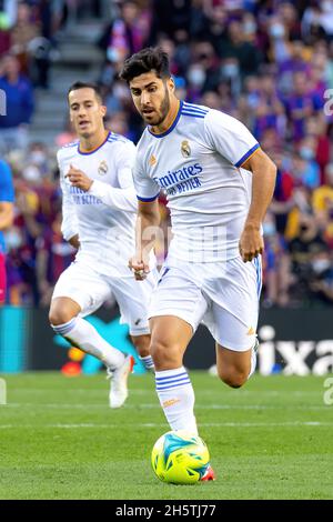 BARCELONA - OCT 24: Marco Asensio in Aktion während des La Liga-Spiels zwischen dem FC Barcelona und Real Madrid CF de Futbol im Camp Nou Stadion am Octo Stockfoto