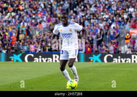 BARCELONA - OCT 24: Ferland Mendy in Aktion während des La Liga-Spiels zwischen dem FC Barcelona und Real Madrid CF de Futbol im Camp Nou Stadion am Octo Stockfoto