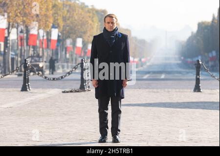 Emmanuel Macron nimmt am 11. November 2021 an der 103. Jahrestages des Waffenstillstands am 11. November 1918 im Arc de Triomphe in Paris, Frankreich, Teil. Foto von Laurent Zabulon / ABACAPRESS.COM Stockfoto