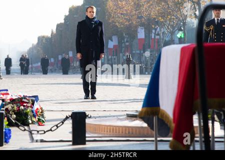 Emmanuel Macron nimmt am 11. November 2021 an der 103. Jahrestages des Waffenstillstands am 11. November 1918 im Arc de Triomphe in Paris, Frankreich, Teil. Foto von Laurent Zabulon / ABACAPRESS.COM Stockfoto