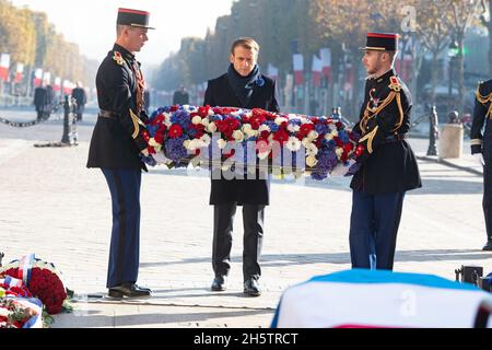 Emmanuel Macron nimmt am 11. November 2021 an der 103. Jahrestages des Waffenstillstands am 11. November 1918 im Arc de Triomphe in Paris, Frankreich, Teil. Foto von Laurent Zabulon / ABACAPRESS.COM Stockfoto