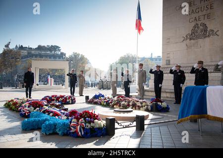 Emmanuel Macron nimmt am 11. November 2021 an der 103. Jahrestages des Waffenstillstands am 11. November 1918 im Arc de Triomphe in Paris, Frankreich, Teil. Foto von Laurent Zabulon / ABACAPRESS.COM Stockfoto