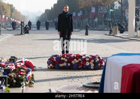 Emmanuel Macron nimmt am 11. November 2021 an der 103. Jahrestages des Waffenstillstands am 11. November 1918 im Arc de Triomphe in Paris, Frankreich, Teil. Foto von Laurent Zabulon / ABACAPRESS.COM Stockfoto