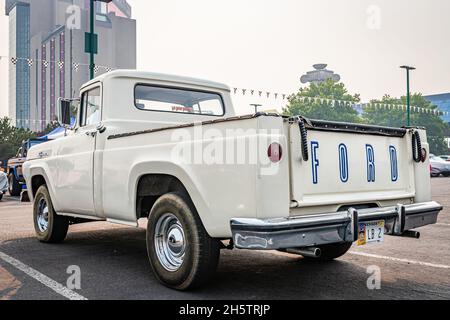 Reno, NV - 6. August 2021: 1959 Ford F100 Pickup Truck auf einer lokalen Automshow. Stockfoto