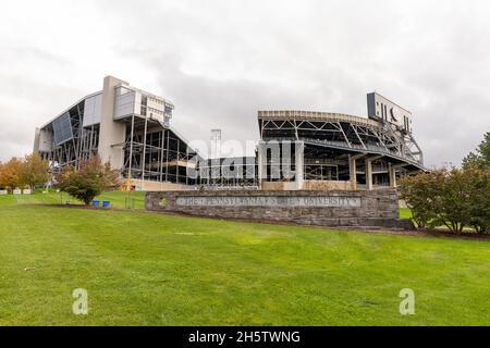 State College, PA - 22. Oktober 2021: Das Schild der Pennsylvania State University vor dem Beaver Stadium Stockfoto