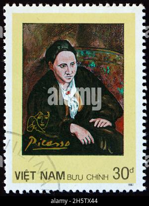 VIETNAM - UM 1987: Eine in Vietnam gedruckte Briefmarke zeigt das Porträt von Gertrude Stein, Gemälde von Picasso, um 1987 Stockfoto