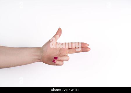 Die Hand der Frau, die Schusswaffe, Geste. Handpistole Geste auf isoliertem weißen Hintergrund. Frau Hand zeigt mit zwei Fingern. Stockfoto