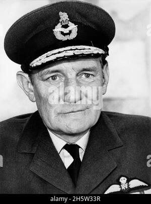 Trevor Howard, Head and Shoulders Publicity Portrait for the British Film, 'Battle of Britain', United Artists, 1969 Stockfoto