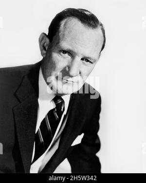 Trevor Howard, Head and Shoulders Publicity Portrait for the Film, „The Key“, Columbia Picters, 1958 Stockfoto