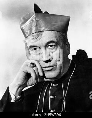 John Huston, Head and Shoulders Publicity Portrait for the Film, „The Cardinal“, Columbia Picters, 1963 Stockfoto