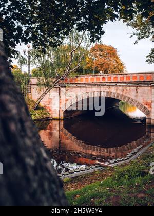 Wasser unter der Brücke - Riga, Lettland Stockfoto