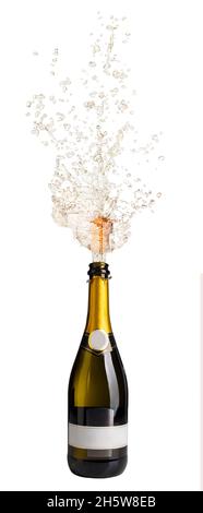Flasche Champagner mit knallender Kork und Spray auf Weiß. Stockfoto