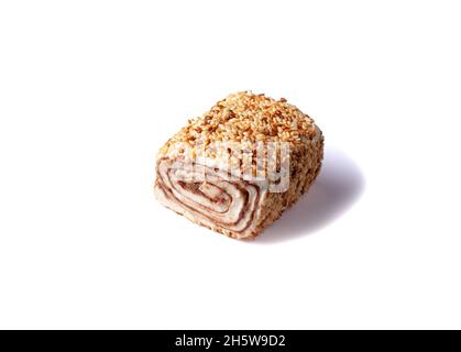 Türkisches Vergnügen. Türkische Köstlichkeiten mit Cremefüllung. Lokum Rollen bedeckt Sesam Samen. Isoliert auf weißen Nahaufnahme Stockfoto