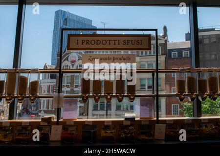 Eataly in London, eine italienische Lebensmittelhalle in der Nähe des Bahnhofs Liverpool Street Stockfoto