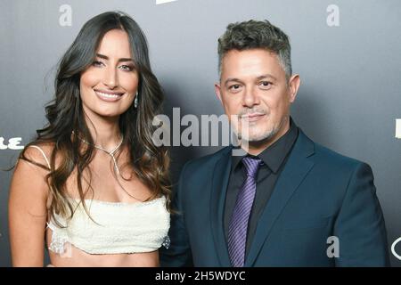 Madrid, Spanien. November 2021. Rachel Valdes und Alejandro Sanz nehmen an den 'Hombres Esquire' Awards 2021 im Teatro Barcelo in Madrid Teil. Kredit: SOPA Images Limited/Alamy Live Nachrichten Stockfoto