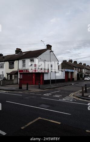 S.H. Tires Shop Along Movers Lane in Barking, East London, Großbritannien Stockfoto