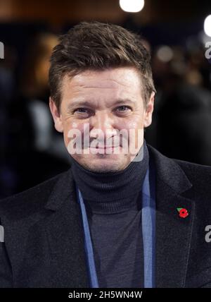 Jeremy Renner kommt zu einer Sondervorführung von Hawkeye des Marvel Studios im Curzon Hoxton. Bilddatum: Donnerstag, 11. November 2021. Stockfoto