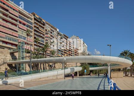 Der Strand Postiguet, oder einfach El Postiguet, befindet sich in der spanischen Stadt Alicante, im Viertel Ensanche, Valencia, Spanien, Europa Stockfoto