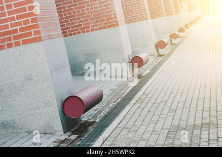 Das Fundament des Gebäudes und die Ziegelmauer Stockfoto