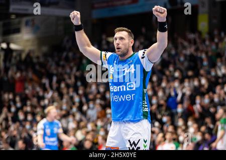 10. November 2021, Baden-Württemberg, Göppingen: Handball: Bundesliga, frisch auf Göppingen - SC Magdeburg, Matchday 10, EWS Arena. Göppingens Jacob Bagersted Prost. Foto: Tom Weller/dpa Stockfoto