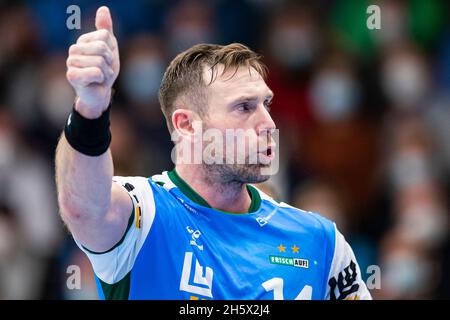 10. November 2021, Baden-Württemberg, Göppingen: Handball: Bundesliga, frisch auf Göppingen - SC Magdeburg, Matchday 10, EWS Arena. Göppingens Jacob Bagersted in Aktion. Foto: Tom Weller/dpa Stockfoto