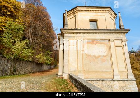 Die Kapelle auf dem Rosenkranzweg des Heiligen Berges von Varese, Lombardei, Italien Stockfoto