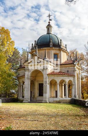 Die Kapelle auf dem Rosenkranzweg des Heiligen Berges von Varese, Lombardei, Italien Stockfoto