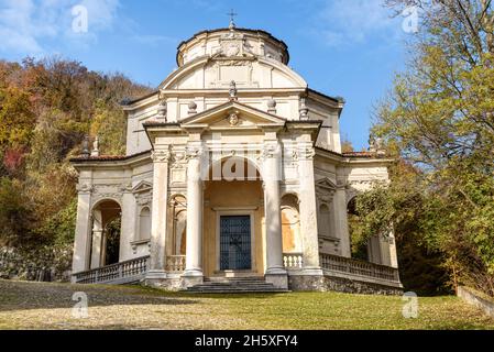 Die Kapelle auf dem Rosenkranzweg des Heiligen Berges von Varese, Lombardei, Italien Stockfoto