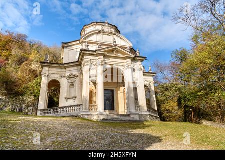 Die Kapelle auf dem Rosenkranzweg des Heiligen Berges von Varese, Lombardei, Italien Stockfoto