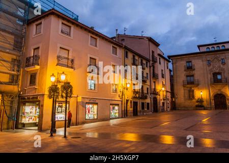 LOGRONO, SPANIEN - 30. OKTOBER 2017: Abend auf dem Plaza San Agustin in Logrono. Stockfoto