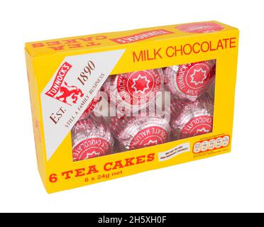 Tunnock's Packung mit 6 Teekuchen aus Milchschokolade, köstlichem Biskuitboden mit Marschmalow und Milchschokolade aus Schottland Stockfoto