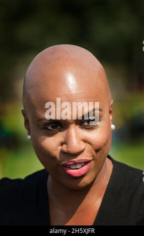 Kongressabgeordnete der Vereinigten Staaten, Ayanna Pressley, 7. Kongressbezirk, US-Bundesstaat Massachusetts. Gezeigt am 02. Oktober 2021 in Franklin Park, Boston, MA. Stockfoto