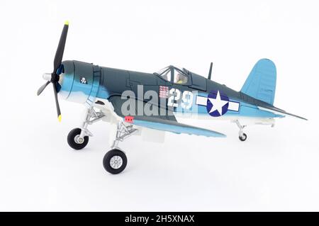 Corgi Aviation Archive Collection Ausstellungsflugzeug vom Typ Corsair 1/72 aus Metalldruckguss, Vought F4U-1A Stockfoto