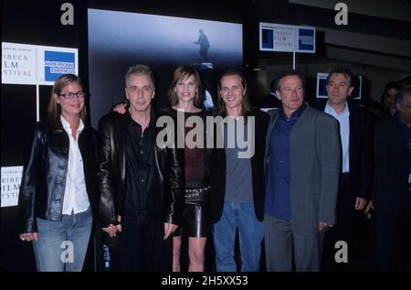 2002: New York, New York, USA: HILARY SCHWANK mit ROBIN WILLIAMS , ROBERT DE NIRO , MAURA TIERNEY , AL PACINO und J. JASON auf der Tribeca Film Festival-Leinwand des Insomnia Tribeca Performance Arts Center 2002. (Bild: © Kelly Jordan/ZUMA Press Wire) Stockfoto