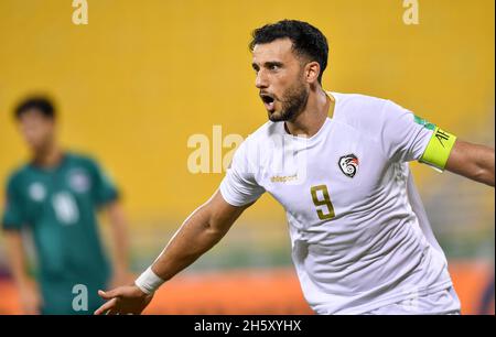 Doha, Katar. November 2021. Omar Al Somah aus Syrien feiert während der FIFA Fußball-Weltmeisterschaft Qatar 2022 Asian Qualification Group Ein Fußballspiel zwischen dem Irak und Syrien in Doha, Katar, 11. November 2021. Kredit: Nikku/Xinhua/Alamy Live Nachrichten Stockfoto