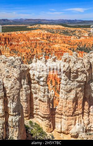 Naturfenster entlang des Rim Trail in der Nähe von bryce Point im bryce Canyon Nationalpark, utah Stockfoto