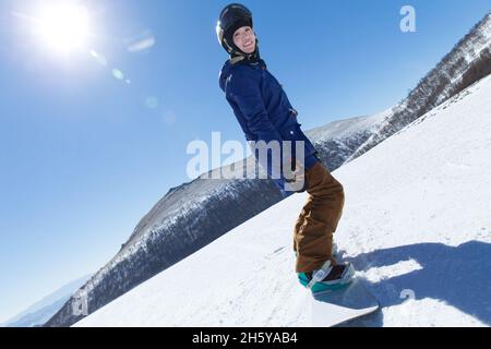 Junge Frau outdoor Ski Stockfoto