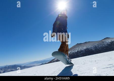 Junge Frau outdoor Ski Stockfoto