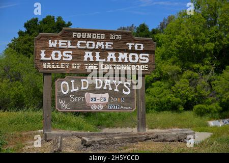 Die kleine Stadt Los Alamos (die Baumwollwälder), in der Nähe von Lompoc CA Stockfoto