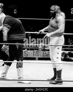 Big John Studd und Erdbeben 1987 Foto von John Barrett/PHOTOlink /MediaPunch Stockfoto